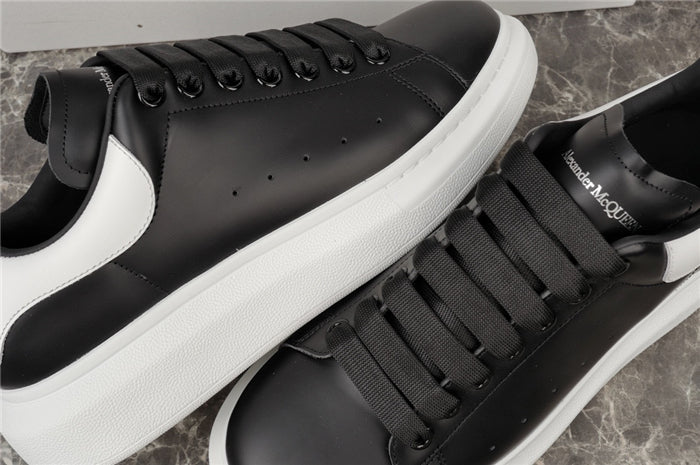 ALEXANDER MCQUEEN NERE CON RETRO E SUOLA BIANCA